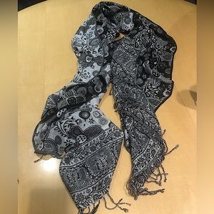JESSICA Large B&W Floral scarf